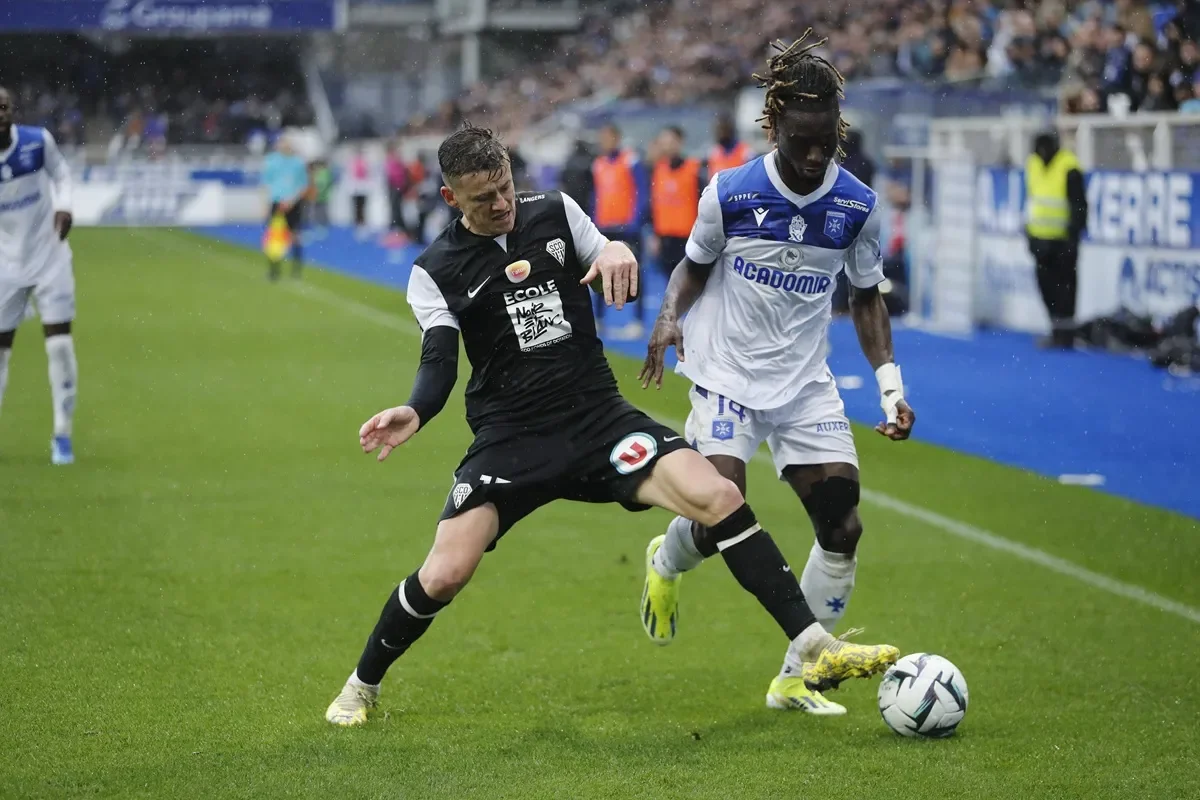 Auxerre and Angers Clash for First Victory of the Season