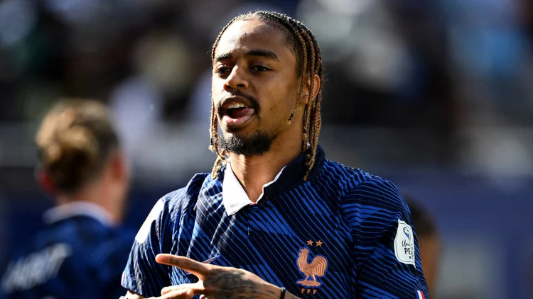 Bradley Barcola in action for France